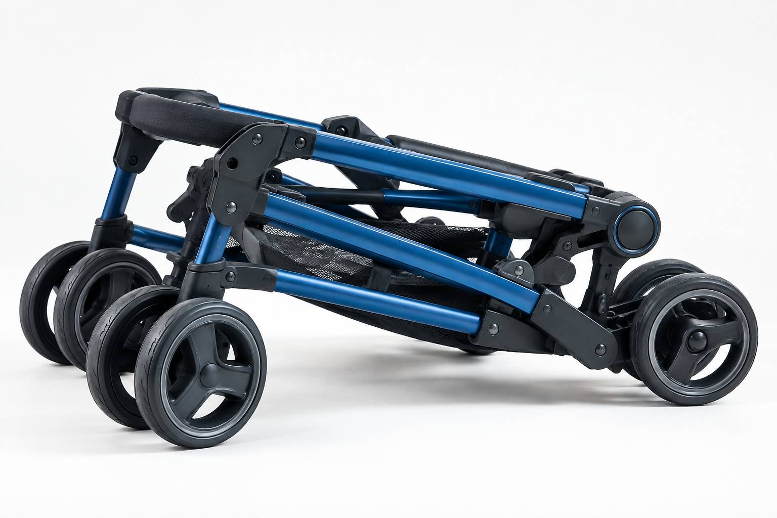 Structure metallique d'un chassis de poussette plie